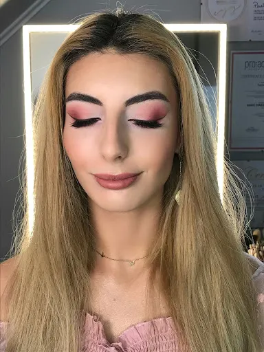 Makijaż, stylizacja brwi Paula Lipska